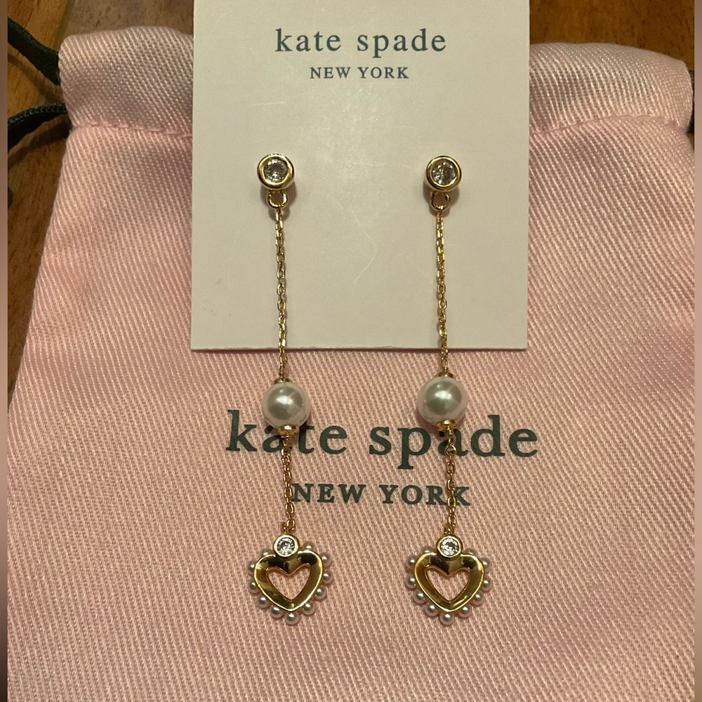 KATE SPADE NEW YORK SHINING SPADE HEART PEARL LINEAR EARRINGS WITH DUST POUCH